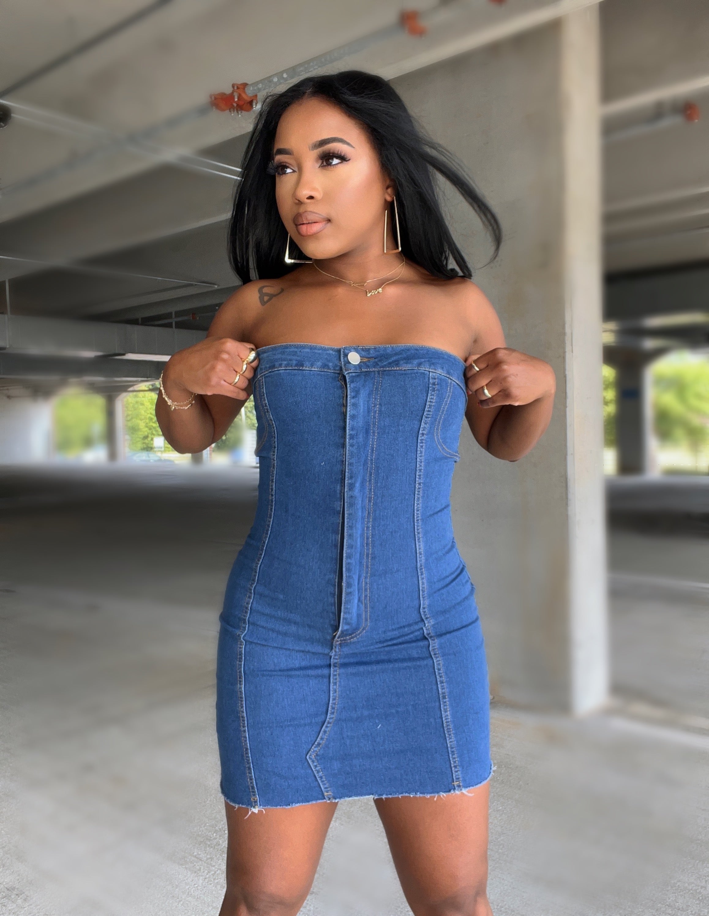 briana mini dress Windsor Briana Open-Back Bodycon Glitter Mini Dress